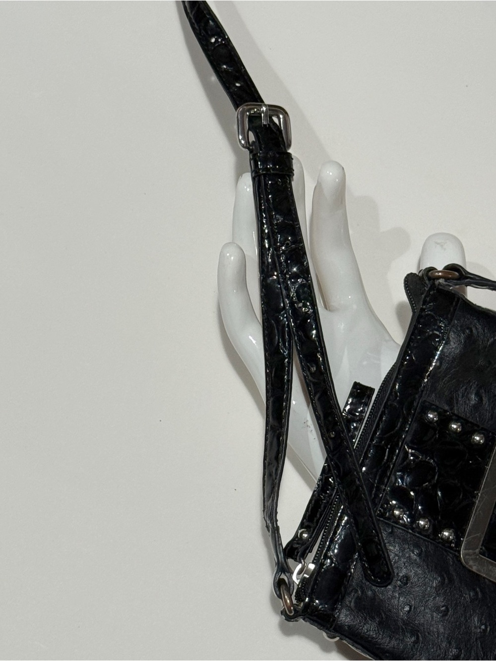 Guess Leather Crossbody  Purse Floral Print Interior with Silver Logo Plaque - Picture 12 of 15